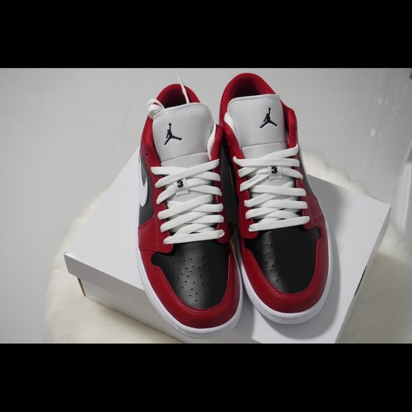 Jordan 1 Low “Chicago Flip” - Picture 2 of 8
